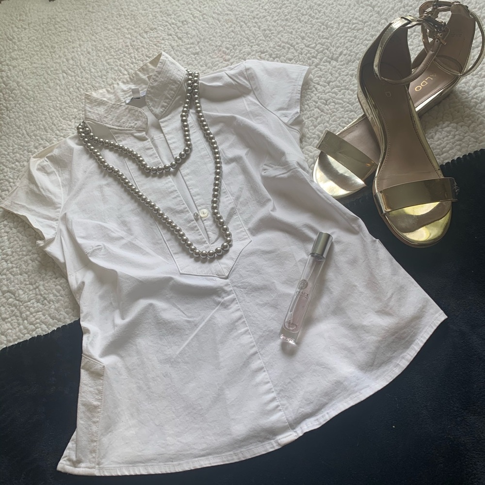 NWOT- White plunged neck fitted blouse - small